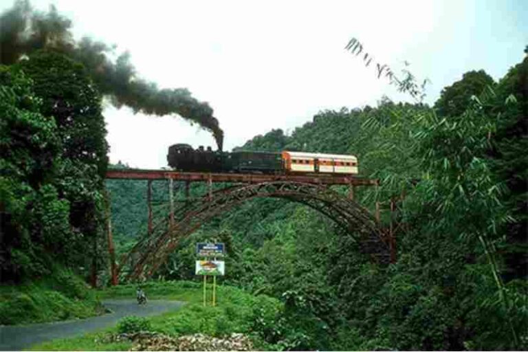 Jembatan Kereta Api Lembah Anai Jangan Dibongkar!  Komunitas: Itu Warisan Budaya UNESCO