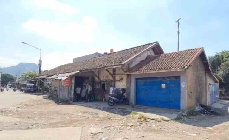 Stasiun Soreang: Dulu Ramai Penumpang, Kini Jadi Gudang Makanan