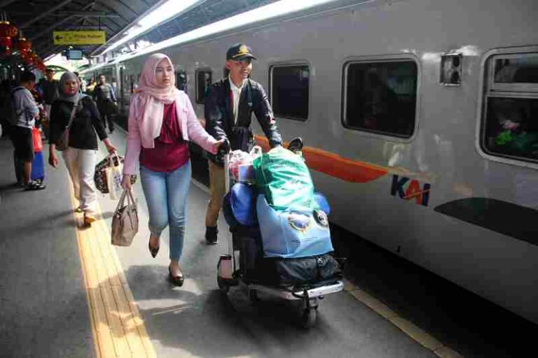 KAI Ingatkan Penumpang Teliti Sebelum Naik Kereta: Hindari Salah Peron dan Salah Jadwal