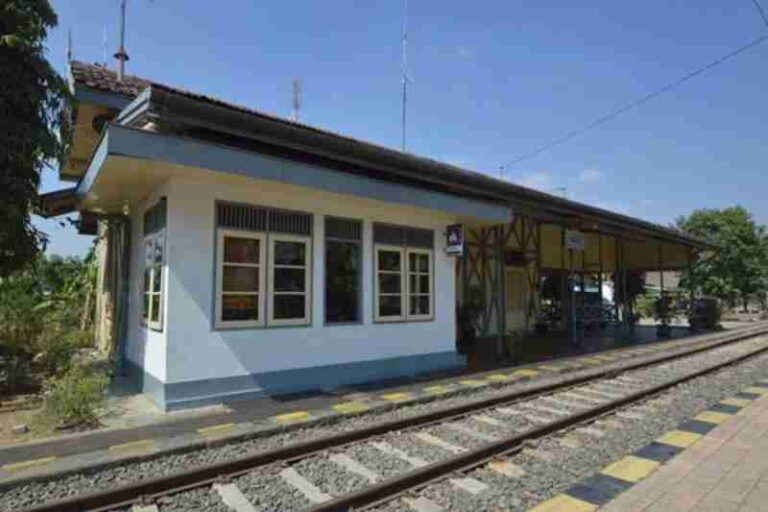 Bak di Eropa! Inilah Stasiun Kereta Api di Indonesia dengan Arsitektur Unik ala Swiss