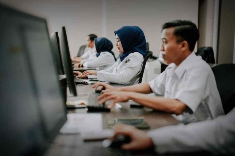 Pantau Kelancaran Pelayanan Selama Masa Nataru, KAI Services Andalkan Unit Command Center
