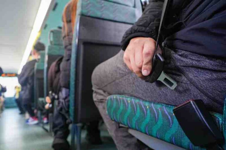 Aturan Baru Sabuk Pengaman di Hong Kong: Dek Bawah Bus Membludak, Penumpang Khawatir Terlambat Turun