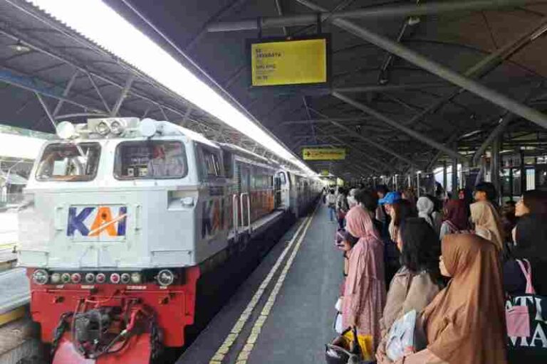 KAI Buka Suara Terkait Keluhan Harga Tiket Kereta Api Lebaran yang Selangit