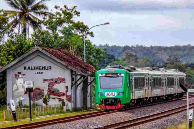 Wisata Sejarah Stasiun Kereta Api di Yogyakarta: Daftar Stasiun yang Wajib Dikunjungi