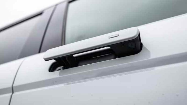 Selamat Tinggal Mobil Mulus! Regulasi Baru Cina Paksa Produsen EV Buang Gagang Pintu Elektronik
