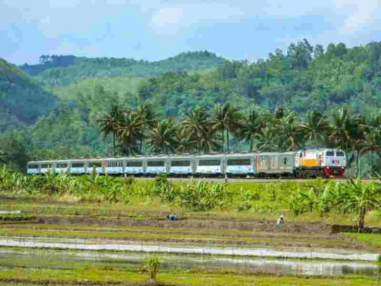Penjualan Tiket Kereta Api Tambahan Lebaran 2026 Belum Tersedia? Ini Alasannya