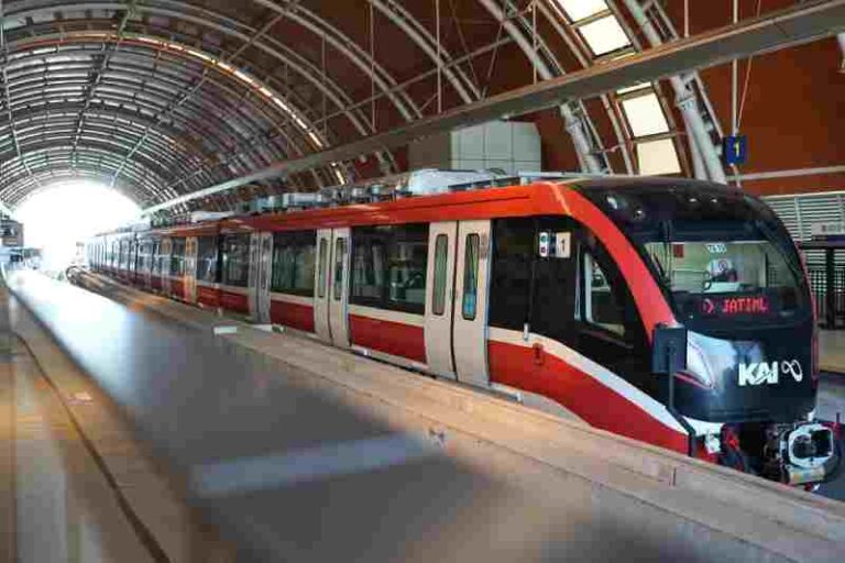 Bak Primadona, LRT Jabodebek Kini Makin Jadi Andalan Kaum Pekerja