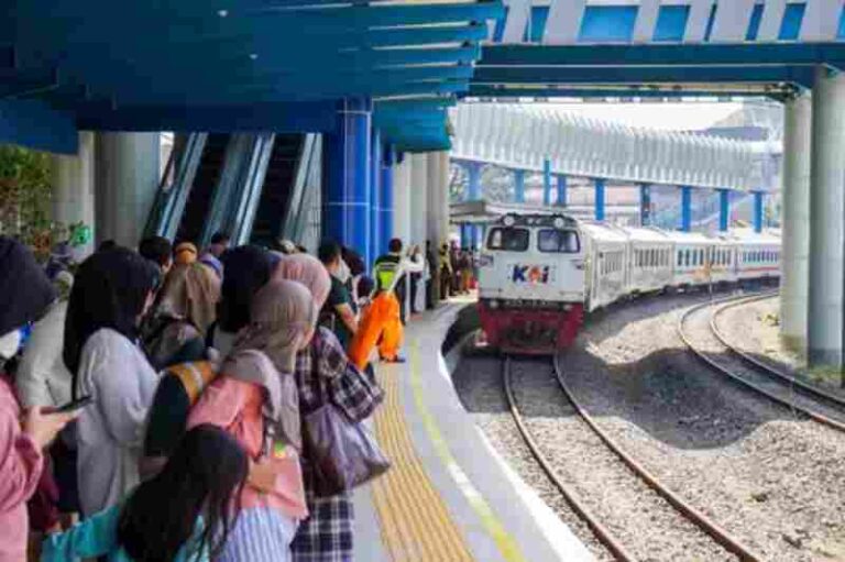 Manfaatkan Kereta Api Pangrango saat Libur Lebaran, Ini yang Dirasakan Penumpang