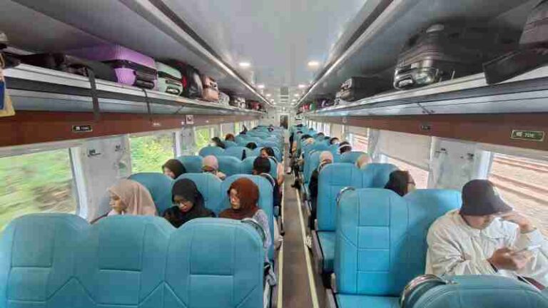 Murah dan Nyaman, Alasan Kereta Ekonomi Kerakyatan Paling Dicari di Musim Mudik