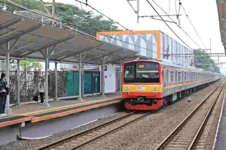 Uji Coba KRL 12 SF Lintas Rangkasbitung Terjadi Kendala, Ternyata Ini Penyebabnya