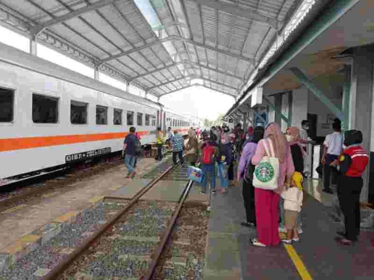 Mudik Lebaran 2026 Kereta Lokal Merak Hanya Sampai Stasiun Cilegon, Ini Kata KAI Commuter