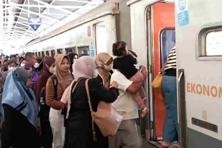 Libur Lebaran 2026, Commuter Line jadi Sasaran Minat Masyarakat Surabaya