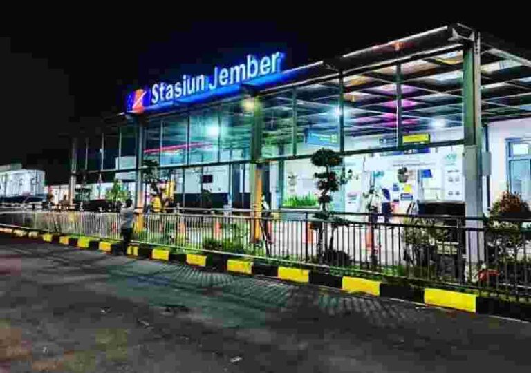 Bergaya Nuansa Kearifan Lokal, Kini Stasiun Jember Dibuat Lebih Nyaman
