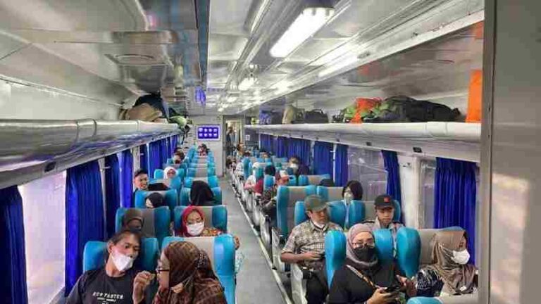 Wajib Tahu! Biar Aman, Penumpang Bisa Lakukan Hal Ini Saat di Stasiun dan di Atas Kereta Api