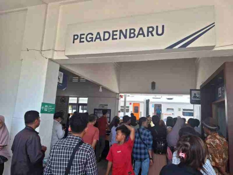Akses Mudah Bagi Masyarakat Subang, Kini Stasiun Pegadenbaru Kian Meningkat dan Ramai dengan Penumpang Kereta Api