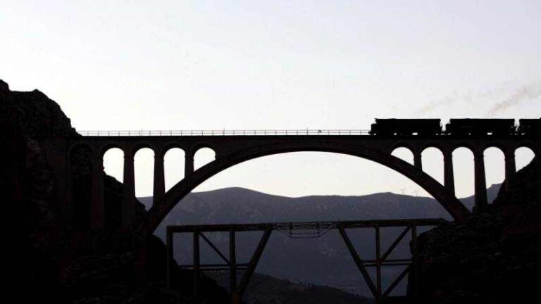 Jembatan Kereta Api Yahya Abad di Iran Lumpuh Akibat Serangan Udara, Jalur Logistik Strategis Terputus