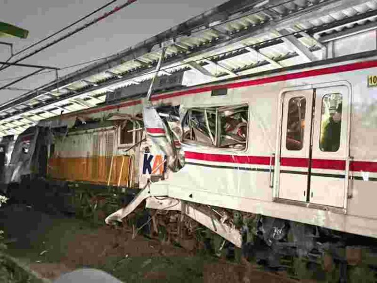 Insiden Tabrakan KA Argo Bromo Anggrek dengan KRL di Stasiun Bekasi Timur Perjalanan KA Sementara Dibatalkan, Ini Daftarnya
