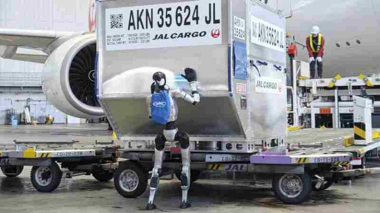 Atasi Krisis Tenaga Kerja, Japan Airlines Mulai Uji Coba Robot Humanoid di Bandara Haneda