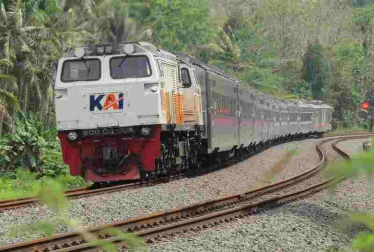 Mulai 15 April 2026, KA Bangunkarta dan Singasari Ganti Rangkaian jadi Stainless Steel New Generation
