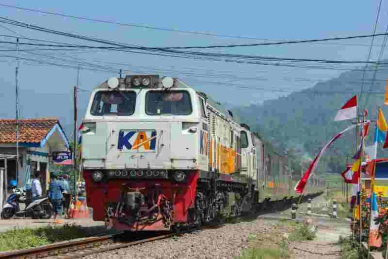 Merasakan Perjalanan Naik KA Malabar Sejauh 779 Kilometer, Inilah Panorama yang Dilihat Penumpang