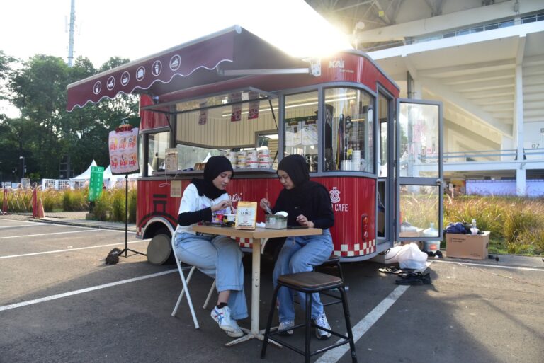 Loko Food Truck kini Hadir di Stasiun Pasar Senen