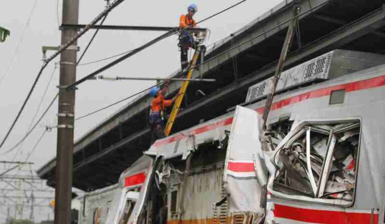 Meski Evakuasi KRL Masih Berlangsung, Namun Perjalanan Kereta Api Jarak Jauh Sudah Kembali Normal