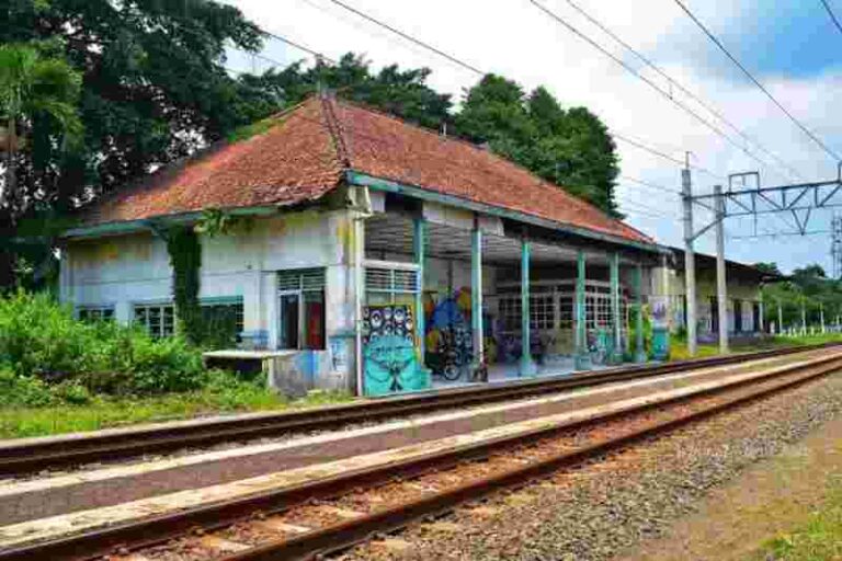 Hampir Terlupakan, Inilah Alasan Terbengkalainya Stasiun Kalasan di Jalur Yogyakarta