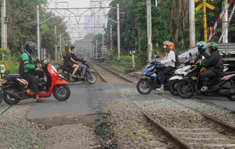 KAI Terus Mengevaluasi Perlintasan Sebidang untuk Dibenahi, Total Anggarannya Segini
