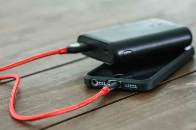 Pelajaran dari Insiden Tokyo: Mengapa Power Bank Anda Bisa Jadi Ancaman di Kereta?
