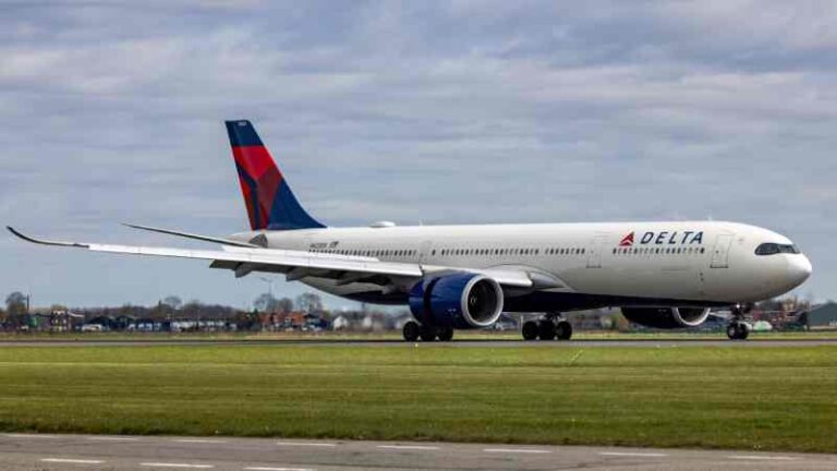Mencekam, Kebakaran Mesin Delta Air Lines A330 Paksa Pendaratan Darurat dan Picu “Blackout” di Kabin Penumpang