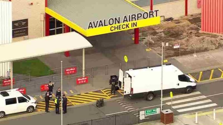 Alat Penghilang Bulu dan Kotak Cokelat Picu Alarm Ancaman Bom di Bandara Avalon Melbourne