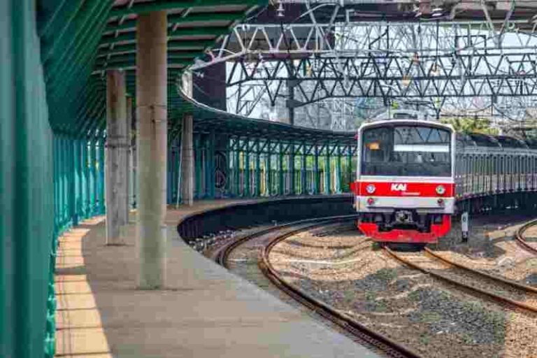 Stasiun JIS Beroperasi Juni, Masyarakat Senang Punya Alternatif Akses Transportasi KRL