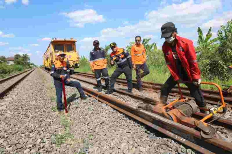 Demi Keselamatan, KAI Tingkatkan Kualitas Rel dalam Menjaga Keandalan Operasional Kereta Api