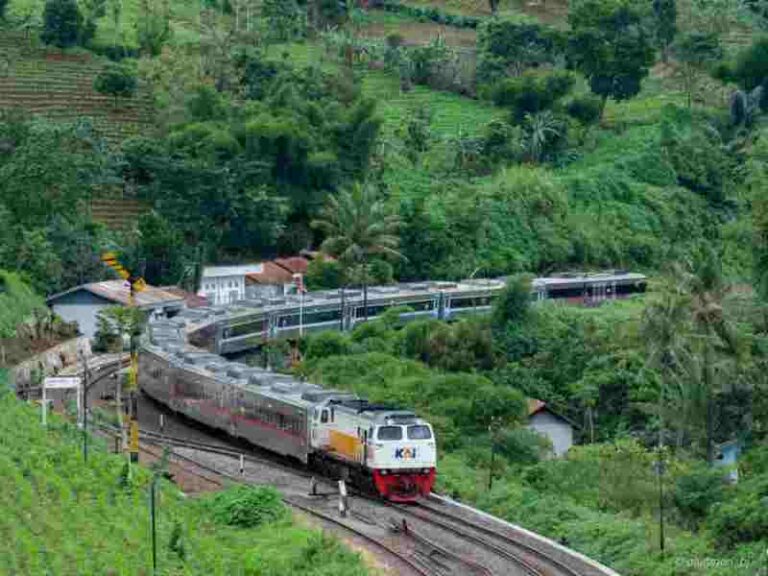 Stasiun Lebakjero: Simbol Ketangguhan KAI yang Dikelilingi Keindahan Alam di Priangan Timur