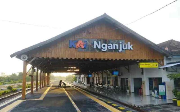 Lokasi Wisata Populer Ini Bisa Diakses dari Stasiun Nganjuk, Kira-kira Apa Saja?