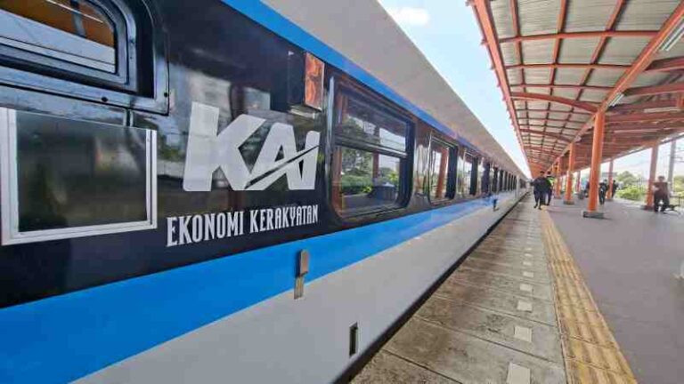 Gunakan Kereta Ekonomi Kerakyatan, KA Cikuray Tambah Kapasitas Tempat Duduk Mulai 10 Juni 2026, Harga Tiket Tetap