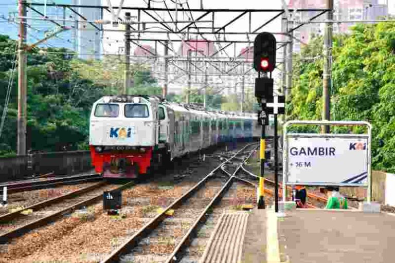 Stasiun Gambir Jadi Stasiun Nasional, Pemberhentian KRL dan KAJJ Bakal Berdampingan
