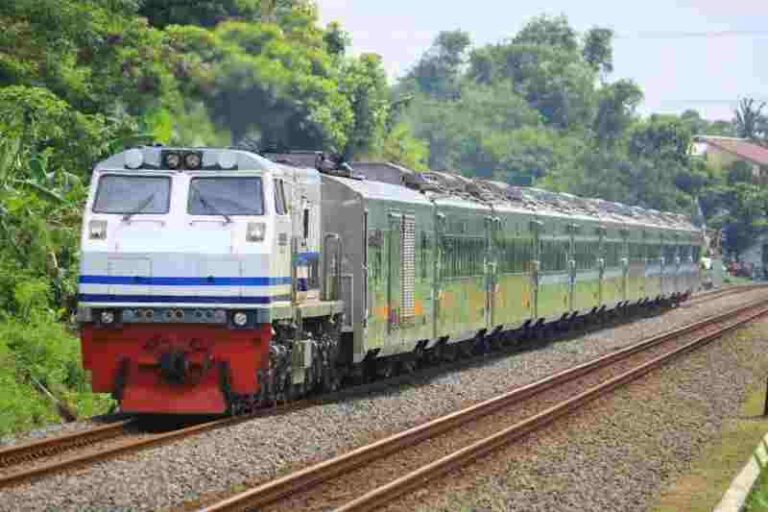 Nikmati Sensasi Naik KA Mataram Melintasi Destinasi Kota-kota Favorit Wisatawan
