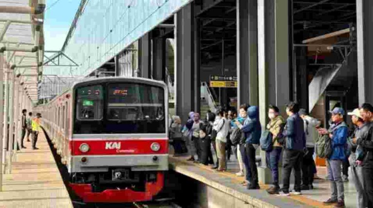 Pengguna KRL Jalur Rangkasbitung Makin Padat, KAI Bocorkan Solusinya