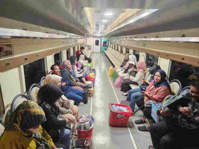 Naik Kereta Petani dan Pedagang di KA Cikuray Harus Registrasi Dulu, Simak Persyaratannya