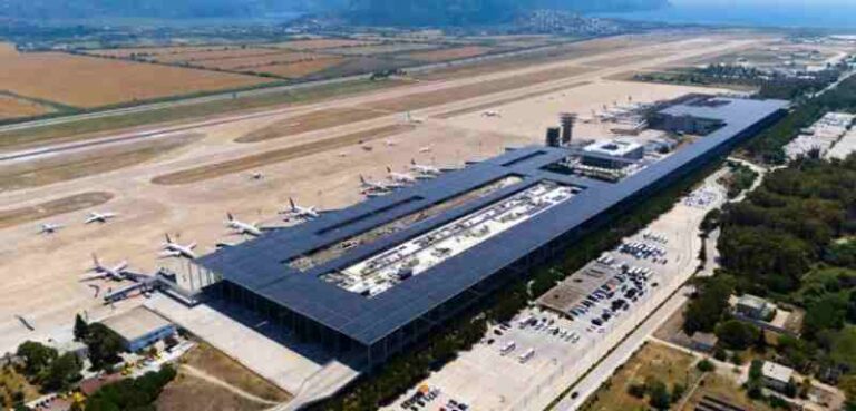 Dalaman Airport Turki Jadi Bandara Pertama di Dunia yang Seluruh Kebutuhan Listriknya Dipenuhi Solar Panel Atap